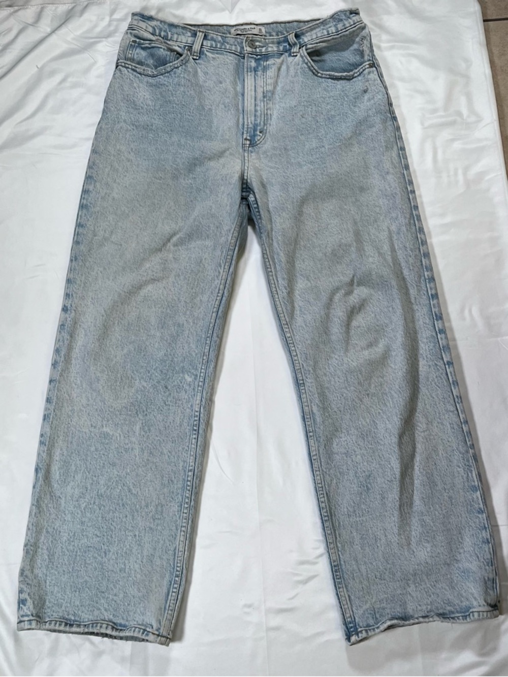 Abercrombie & Fitch The 90’s Relaxed High Rise Light Wash Jeans Blue Size 12S